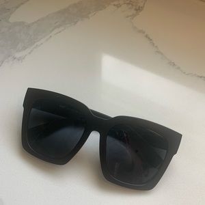 Black oversized sunglasses